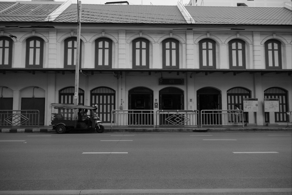 Around Sam Yot&nbsp;(monochrome)